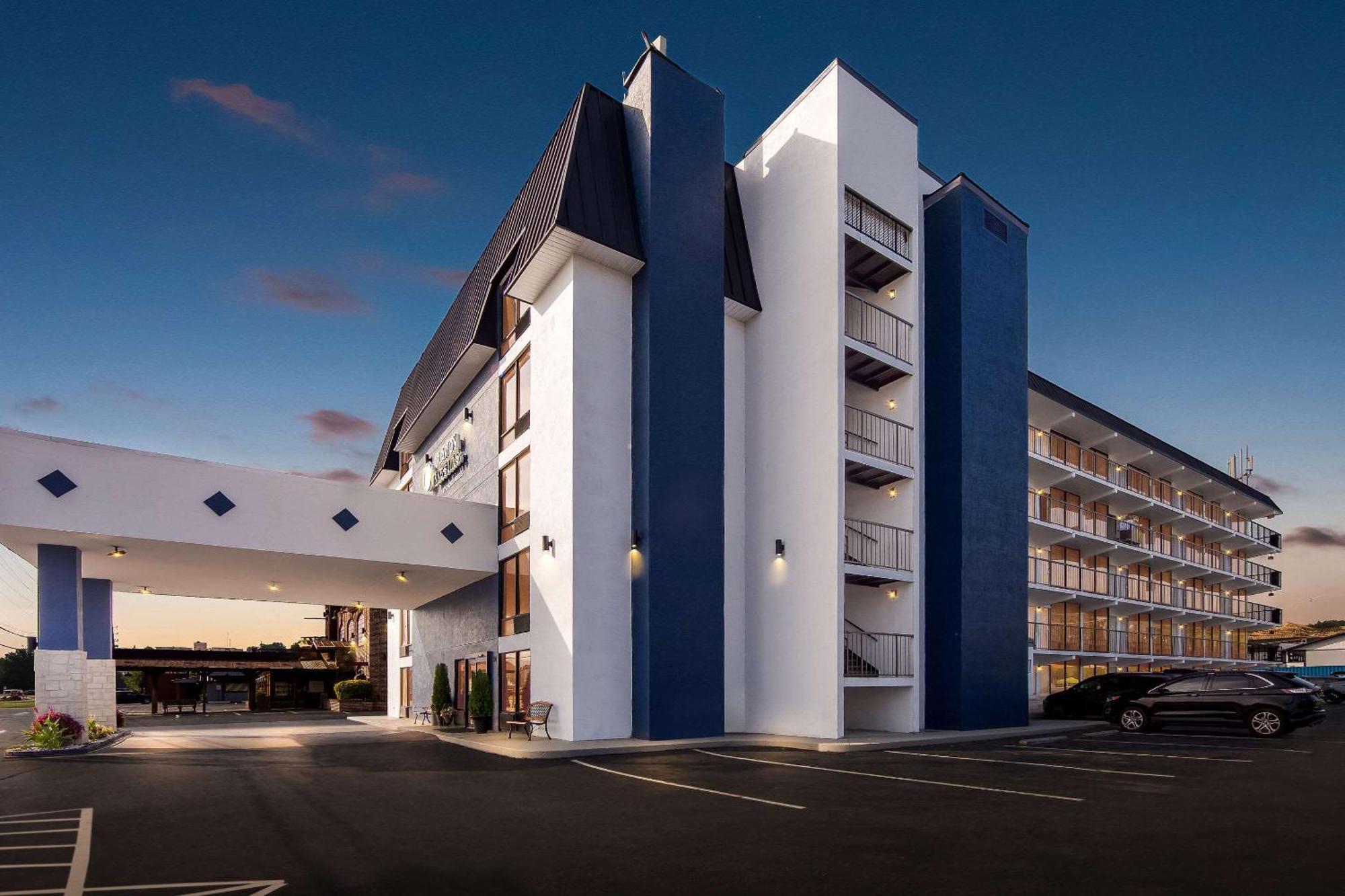 Clarion Inn & Suites Near The Leconte Center Pigeon Forge Exterior foto